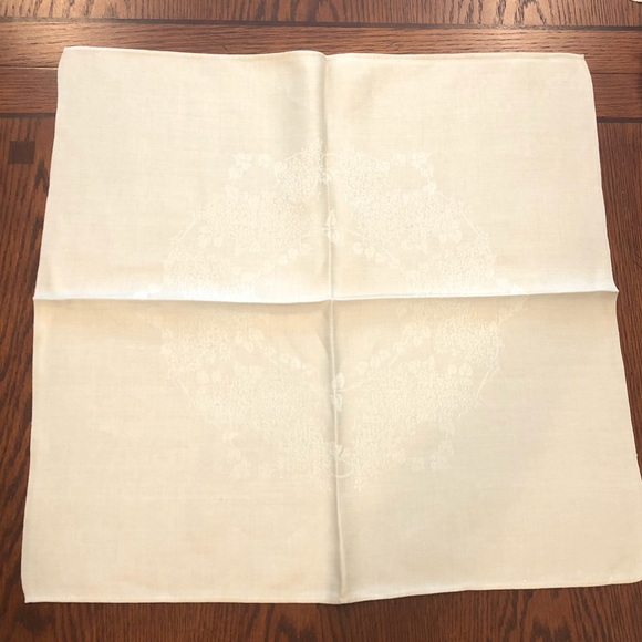 Ivory Napkins set of 8 - Picture 5 of 10